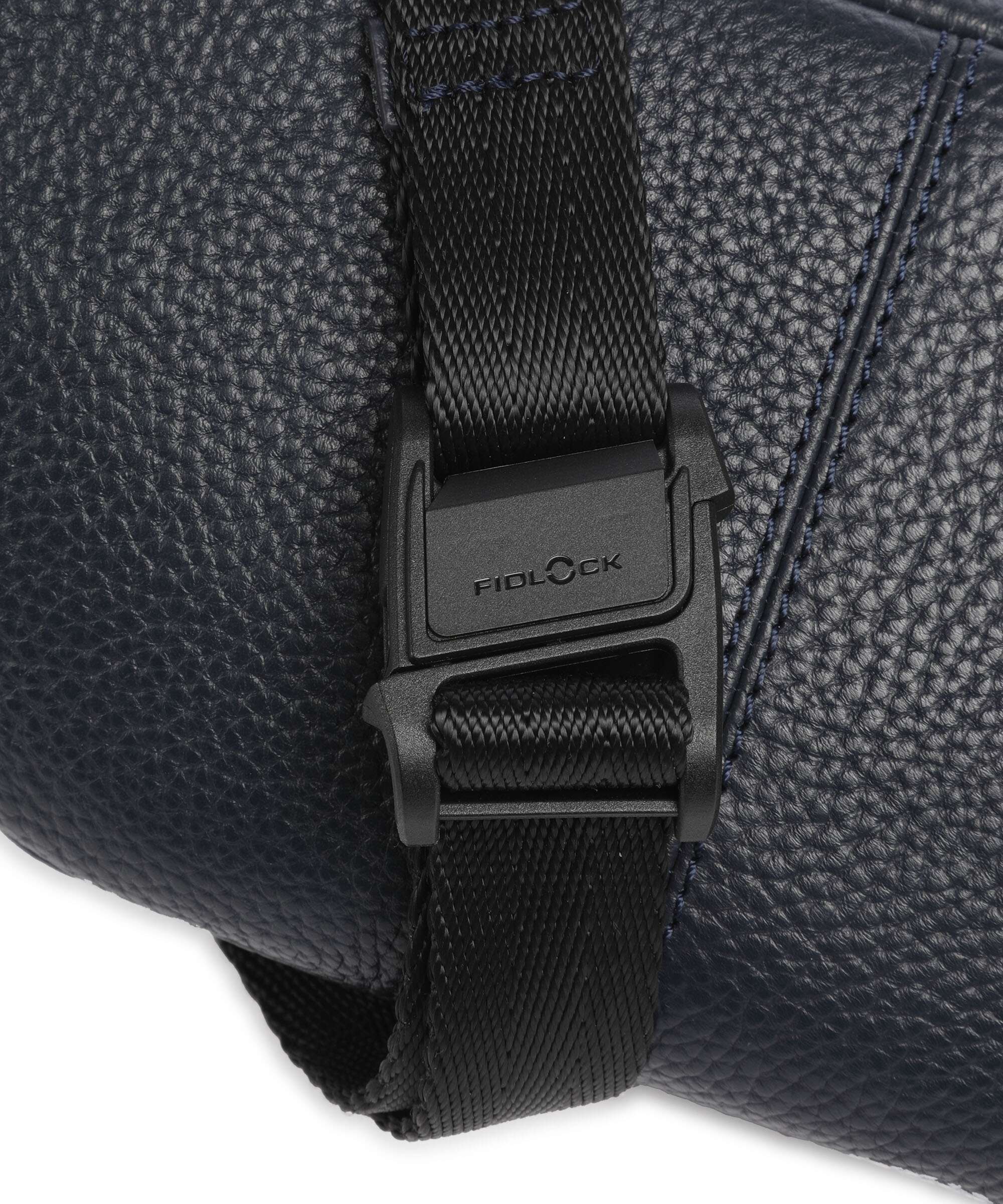 Braun Büffel Novara Saszetka nerka navy - Image 5