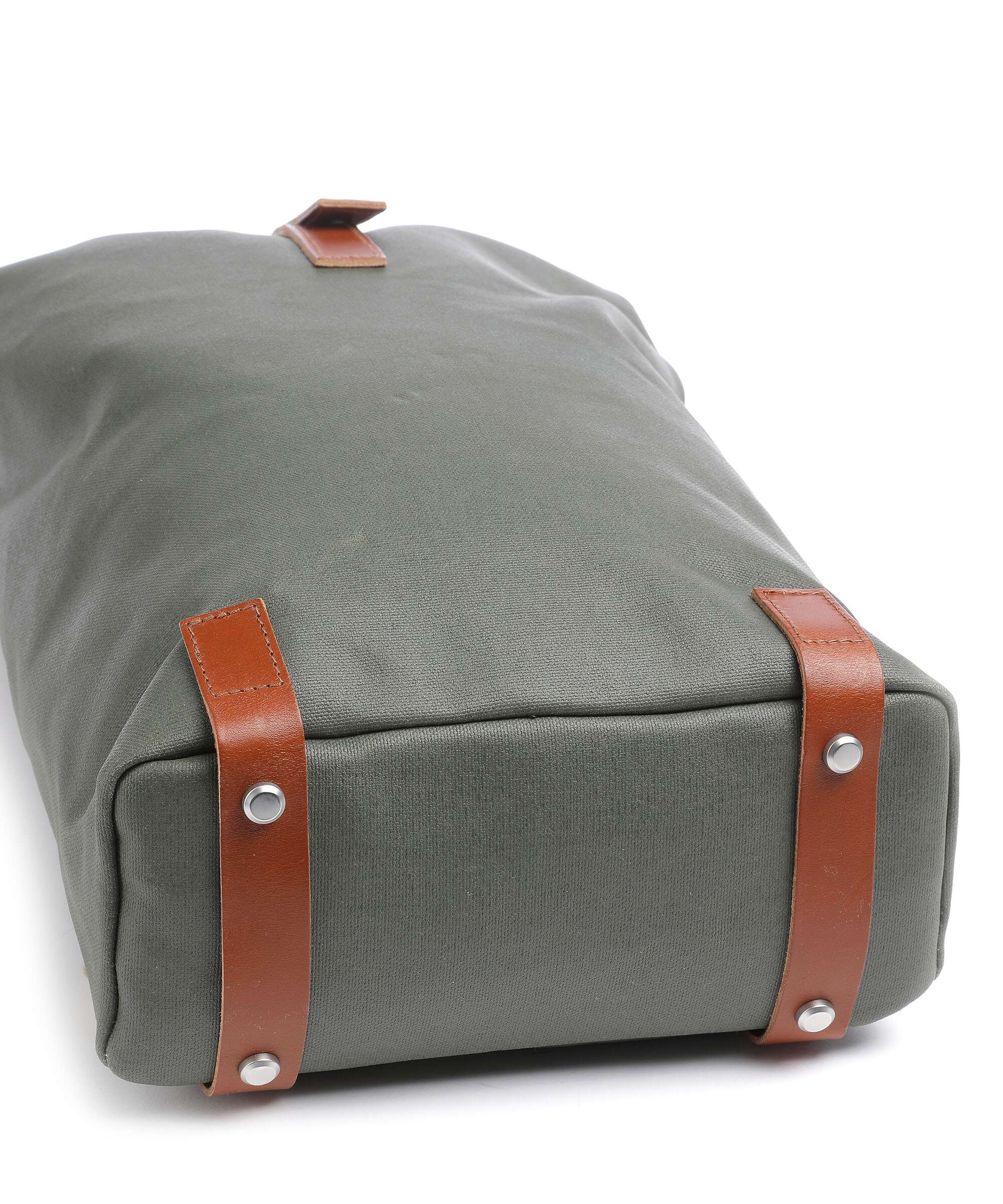 Brooks England Pickwick Cotton Canvas Small Plecak z rolowanym zamknięciem sage green/honey details - Image 6