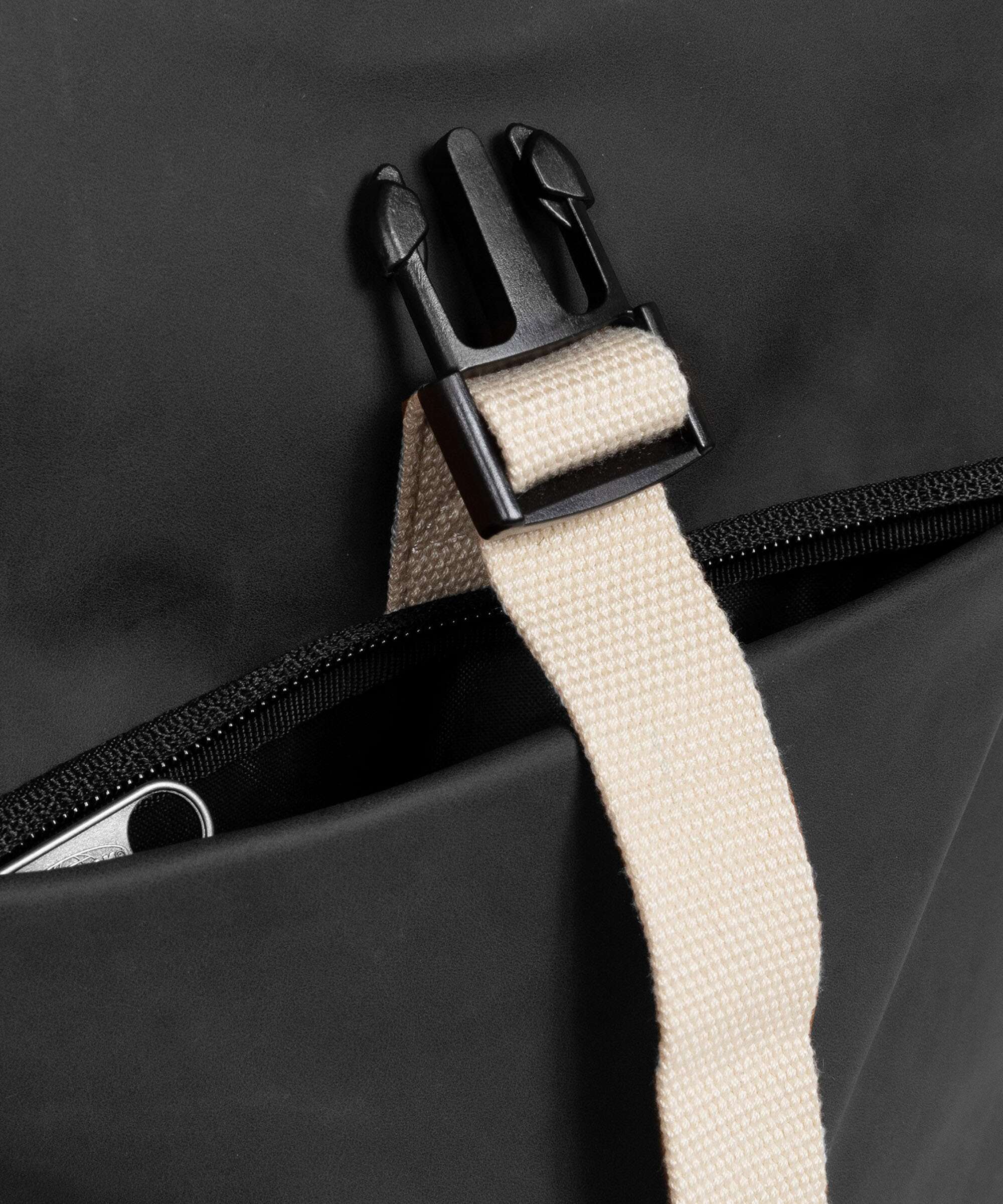Eastpak Up Plecak z rolowanym zamknięciem upgrained black - Image 4