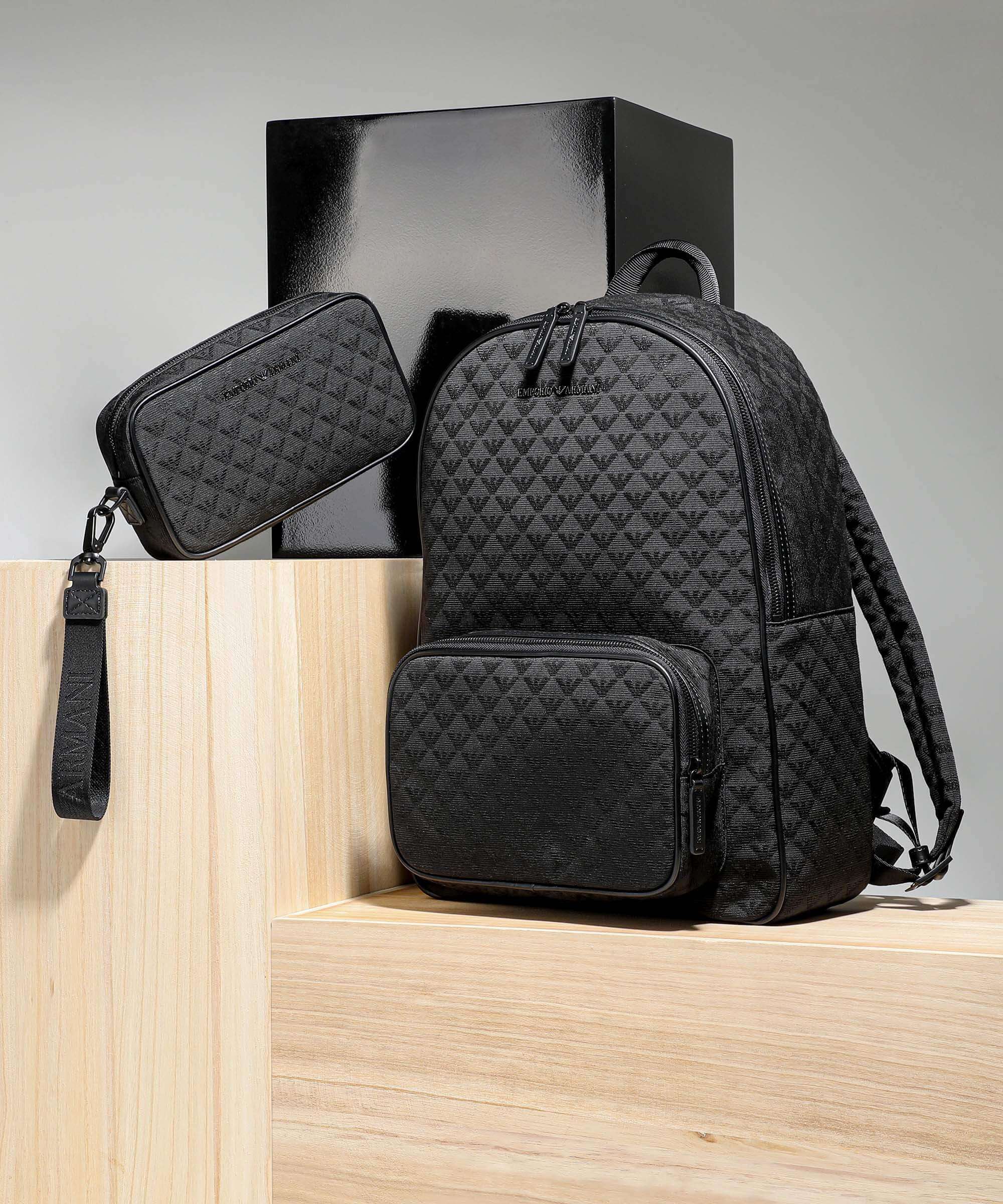 Emporio Armani Omnia Jacquard Torby toaletowe black - Image 2