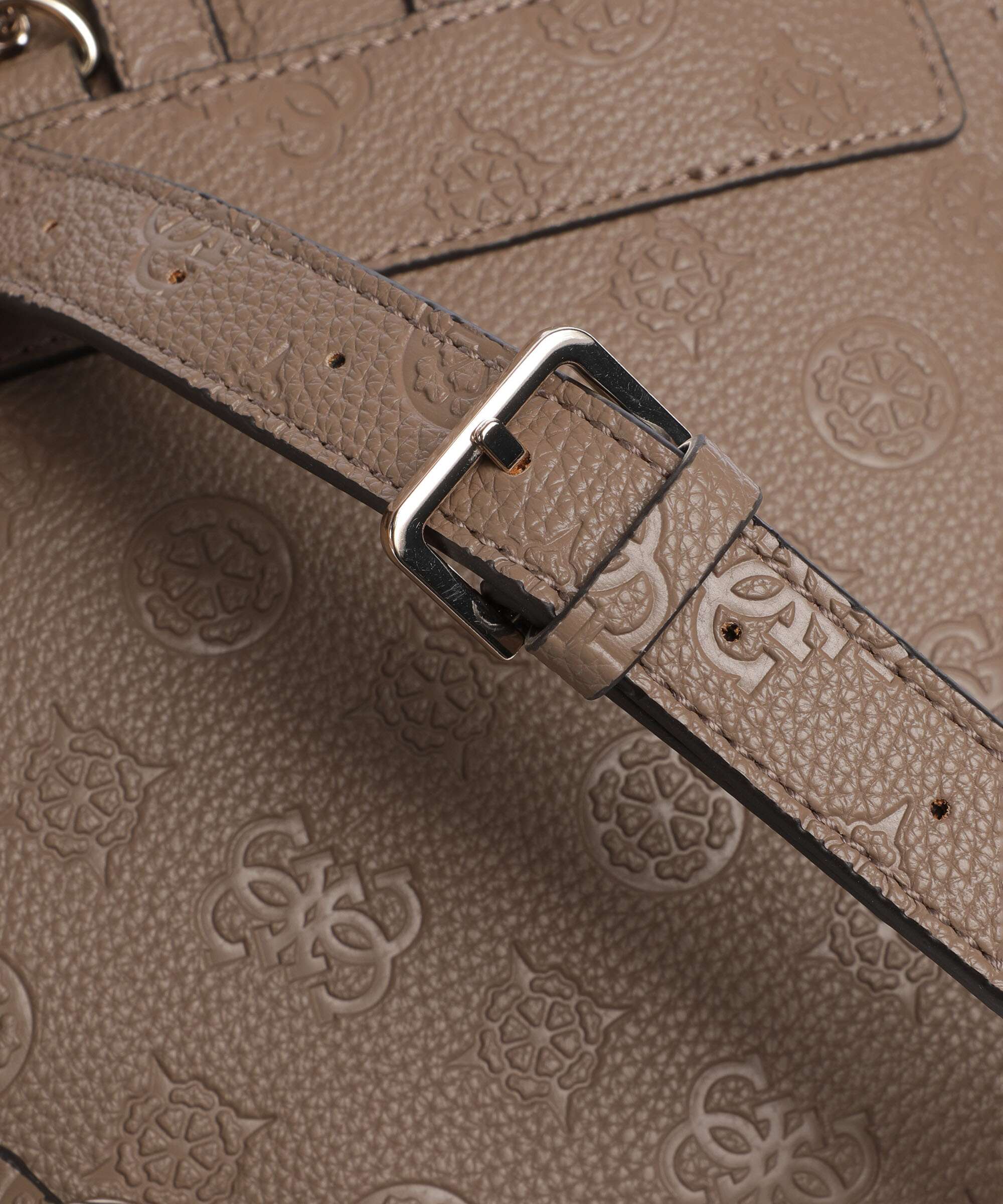 Guess Cresidia Plecak dark taupe logo - Image 4