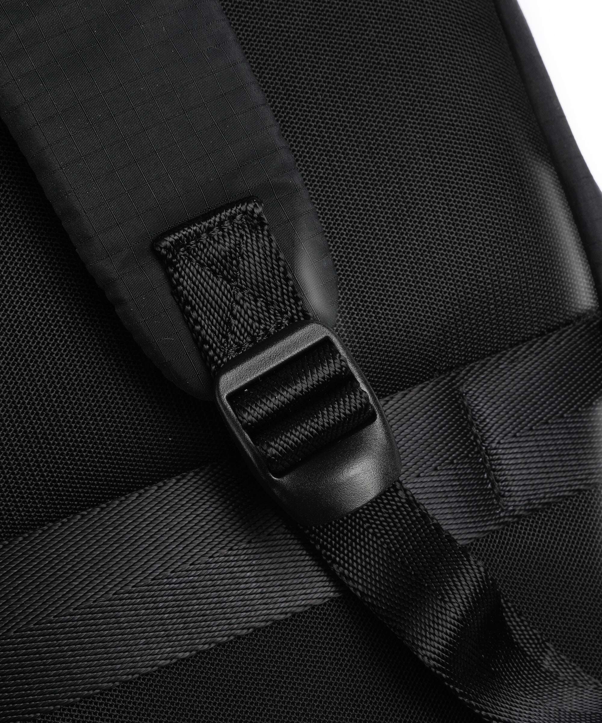 Mandarina Duck Y-Lite Plecak black - Image 4