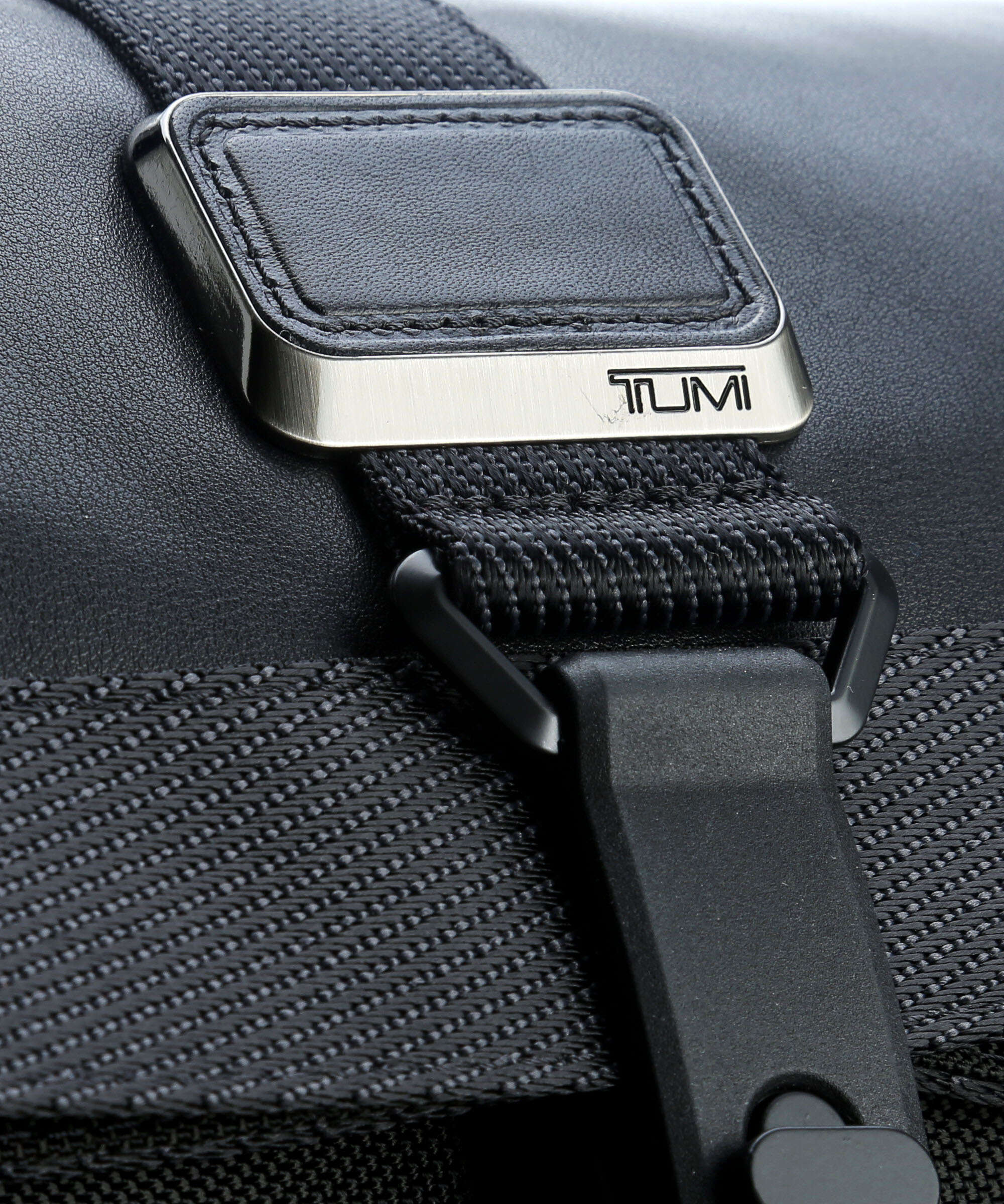 tumi Alpha Bravo London Rolltop Backpack czarny - Image 3